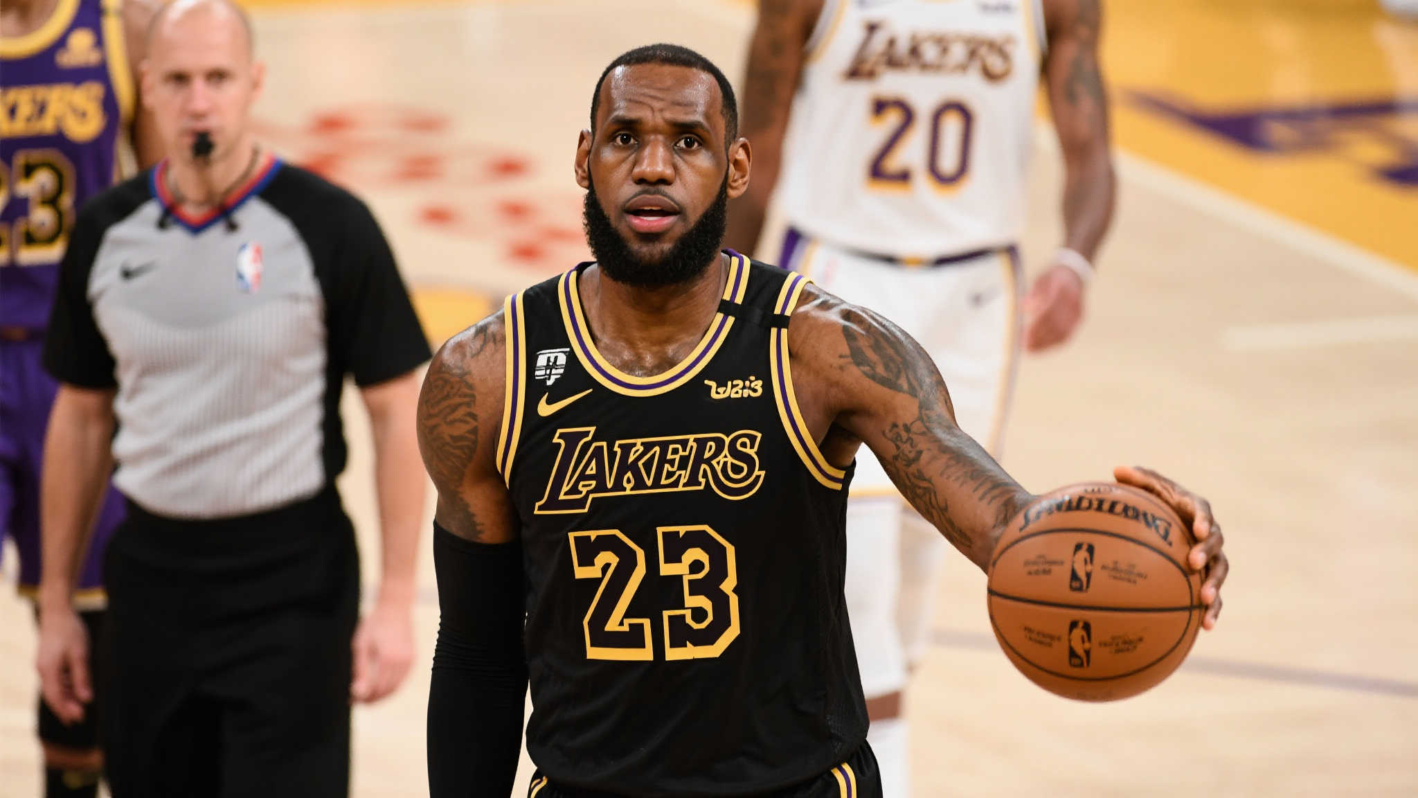 詹姆斯新赛季冲击6项纪录:传奇再续,意外之最引热议 2022-23赛季中,詹姆斯超越贾巴尔成为NBA历